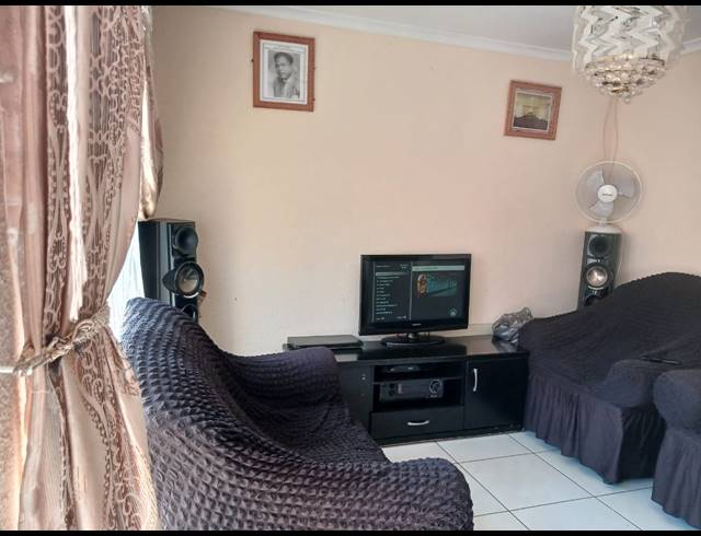 3 BEDROOM HOUSE FOR SALE IN TLHABANE WEST